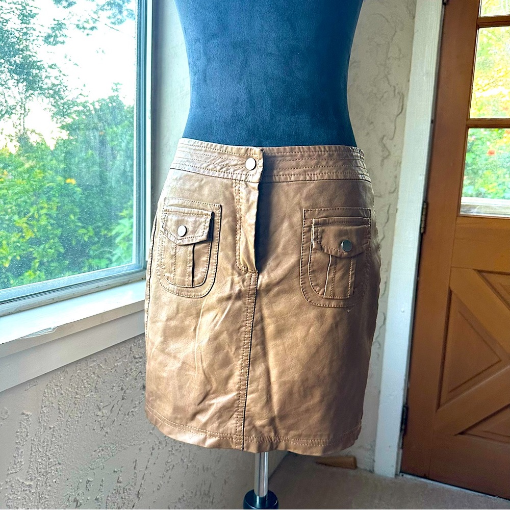 🦋 Studio M Brown Faux Leather Buttons Fitted Fall Autumn Mini Skirt